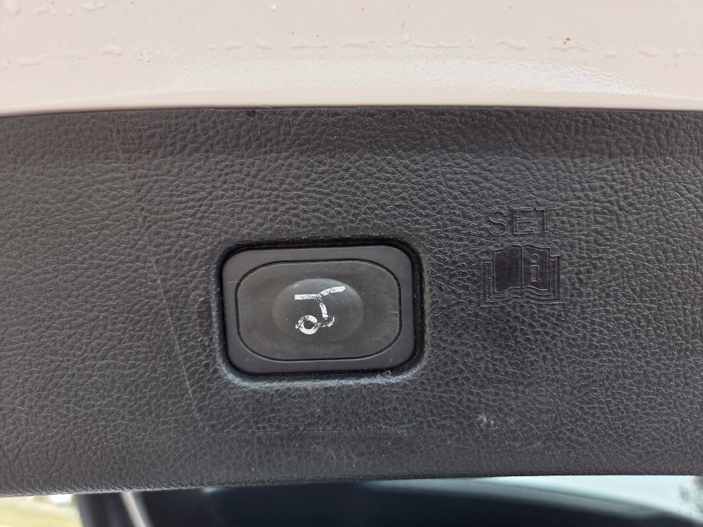 Used 2015 Ford Edge Titanium FWD image 39