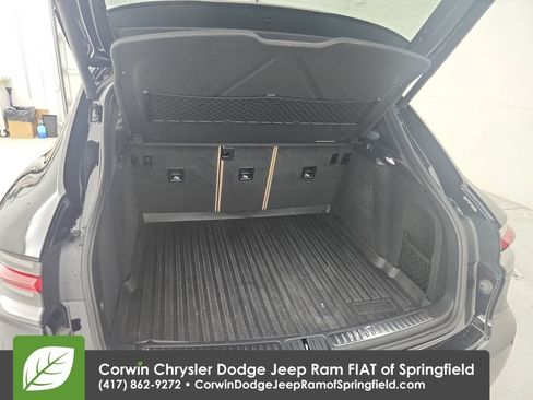 Used 2020 Porsche Macan AWD/4WD image 31