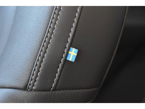 Certified 2025 Volvo XC40 B5 Ultra w/ Protection Package Premier image 40