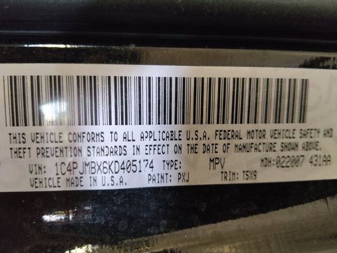 Used 2019 Jeep Cherokee Trailhawk w/ Cold Weather Group image 33