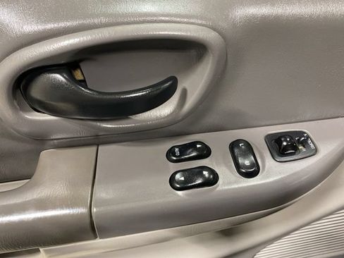 Used 2001 Ford F150 Lariat AWD/4WD image 13