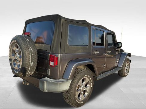 Used 2016 Jeep Wrangler Unlimited Sahara w/ Connectivity Group AWD/4WD image 5