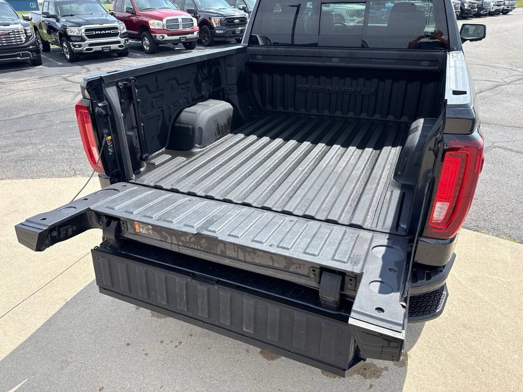 Used 2023 GMC Sierra 1500 Denali w/ Denali Reserve Package AWD/4WD image 9