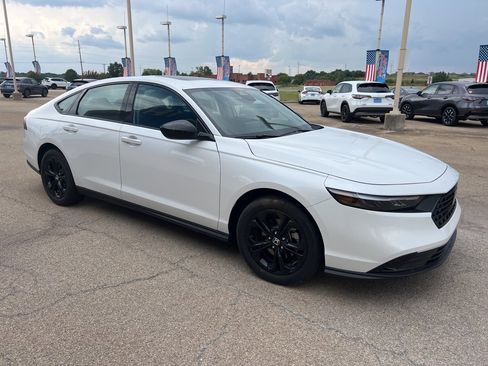 New 2025 Honda Accord SE image 1
