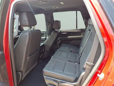 Used 2025 Chevrolet Tahoe RST w/ Comfort Package AWD/4WD image 12