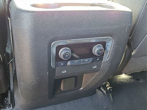 Used 2023 Chevrolet Suburban Premier image 18