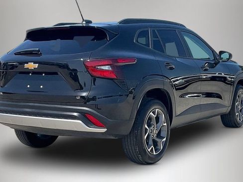 Used 2025 Chevrolet Trax LT FWD image 5