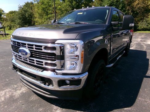 Used 2023 Ford F250 XLT w/ FX4 Off-Road Package AWD/4WD image 4