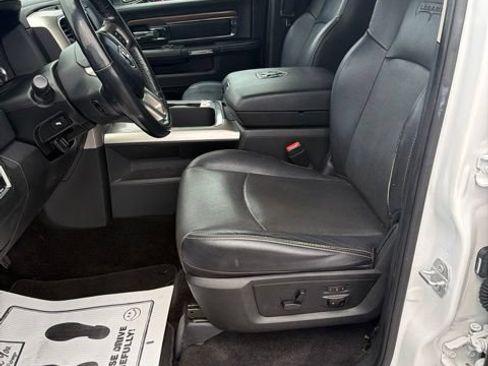 Used 2017 RAM 1500 Laramie w/ Convenience Group AWD/4WD image 18