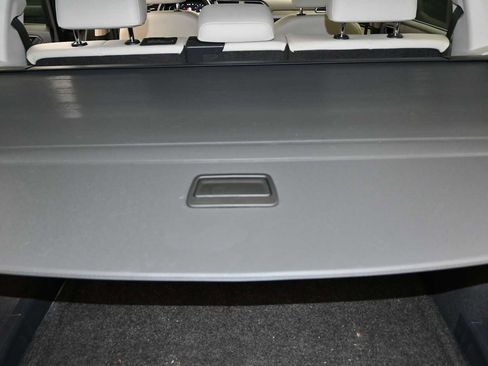 Used 2021 Volkswagen Tiguan SEL AWD/4WD image 25
