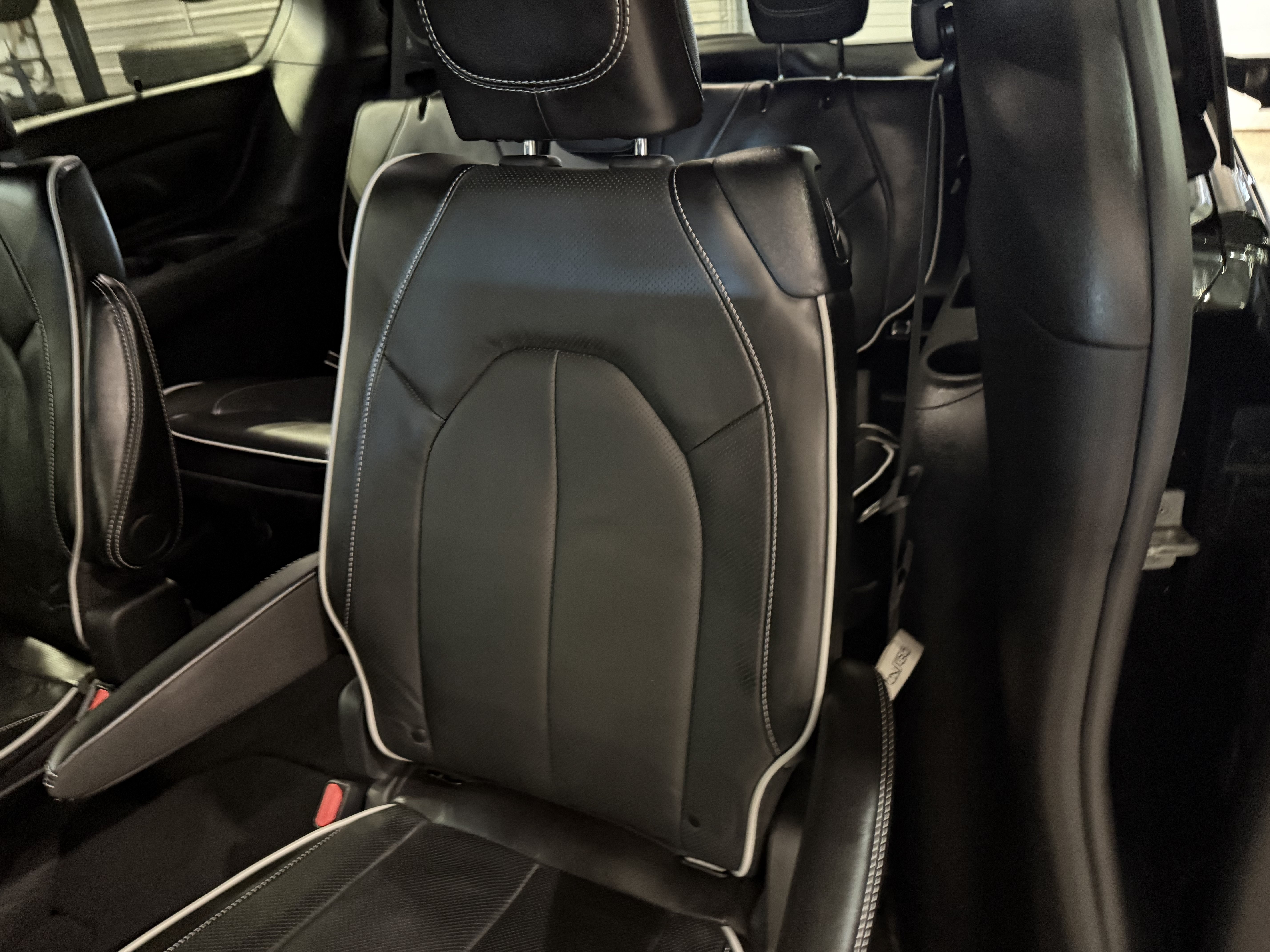 Certified 2025 Chrysler Pacifica Limited AWD/4WD image 34