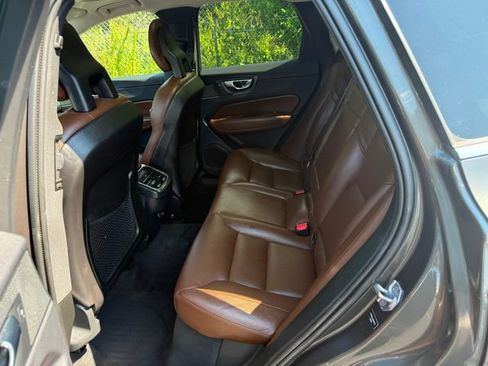 Used 2018 Volvo XC60 T5 Inscription w/ Convenience Package AWD/4WD image 7