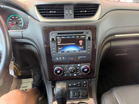 Used 2017 Chevrolet Traverse LT FWD image 15