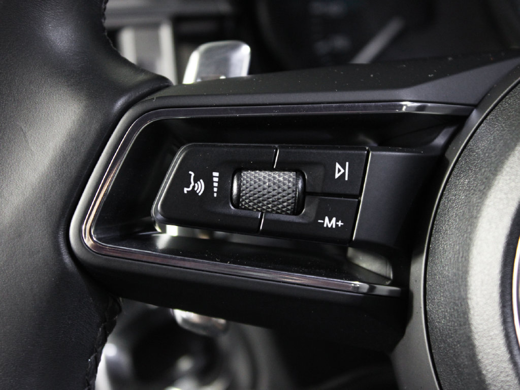 Certified 2022 Porsche Macan AWD/4WD image 27