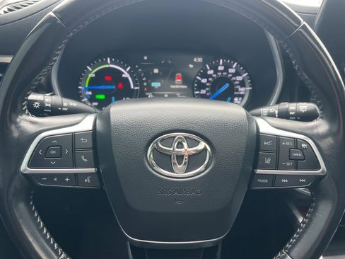 Used 2020 Toyota Highlander XLE image 20