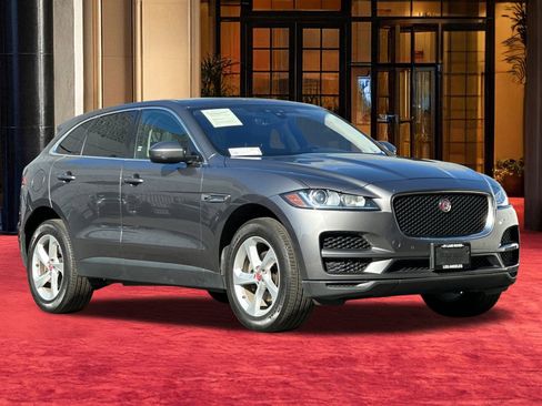 Used 2019 Jaguar F-PACE Premium image 8
