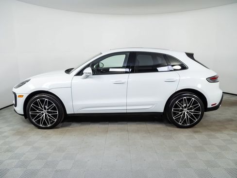 New 2026 Porsche Macan image 2