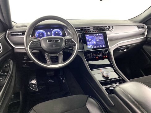 Used 2023 Jeep Grand Cherokee L Laredo AWD/4WD image 19