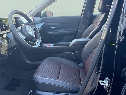 New 2026 Nissan Kicks SR w/ SR Premium Package AWD/4WD image 9