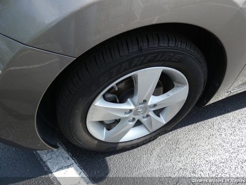 Used 2013 Hyundai Elantra GLS w/ Preferred Pkg FWD image 19