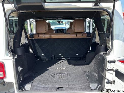 Used 2016 Jeep Wrangler Unlimited Sahara w/ Connectivity Group AWD/4WD image 26
