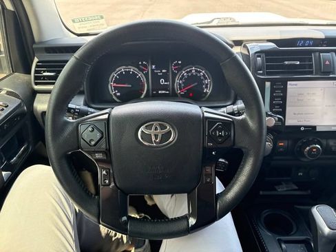 Used 2022 Toyota 4Runner TRD Off-Road AWD/4WD image 9