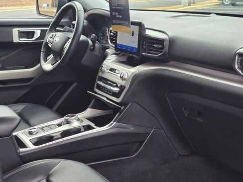 Certified 2023 Ford Explorer XLT w/ Equipment Group 202A image 9