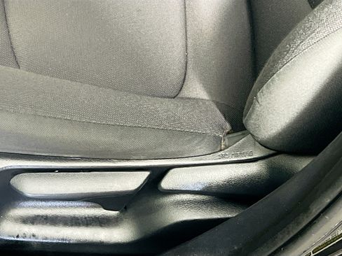 Used 2022 Toyota Corolla LE FWD image 15