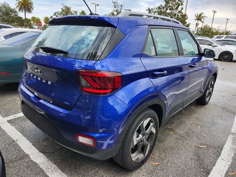 Used 2025 Hyundai Venue SEL image 5