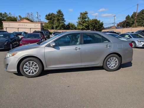 Used 2013 Toyota Camry LE FWD image 4