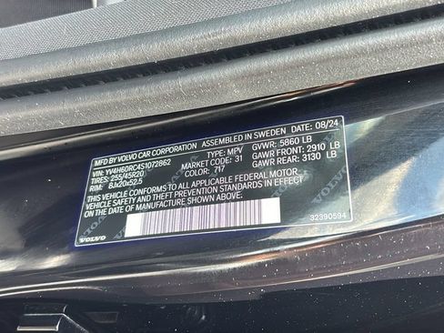 Certified 2025 Volvo XC60 T8 Plus w/ Protection Package Premier AWD/4WD image 33