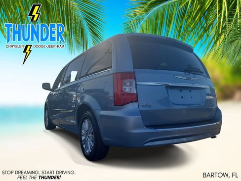 Used 2013 Chrysler Town & Country Limited w/ Luxury Group image 3