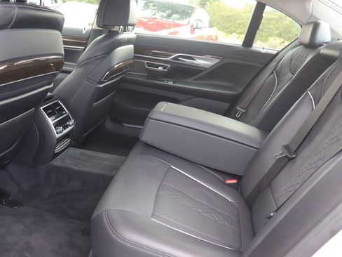 Used 2020 BMW 740i RWD image 13