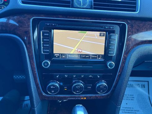 Used 2012 Volkswagen Passat 2.5 SEL Premium FWD image 28
