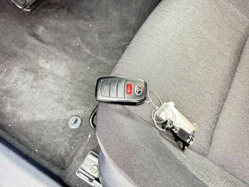 Used 2025 Toyota Camry LE image 22