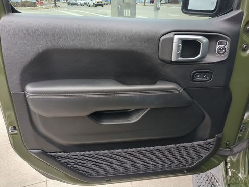 Used 2022 Jeep Wrangler Unlimited Sahara image 15