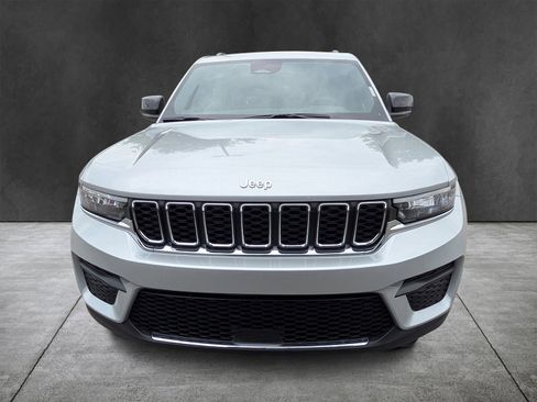 New 2025 Jeep Grand Cherokee Laredo X w/ Luxury Tech Group I image 8