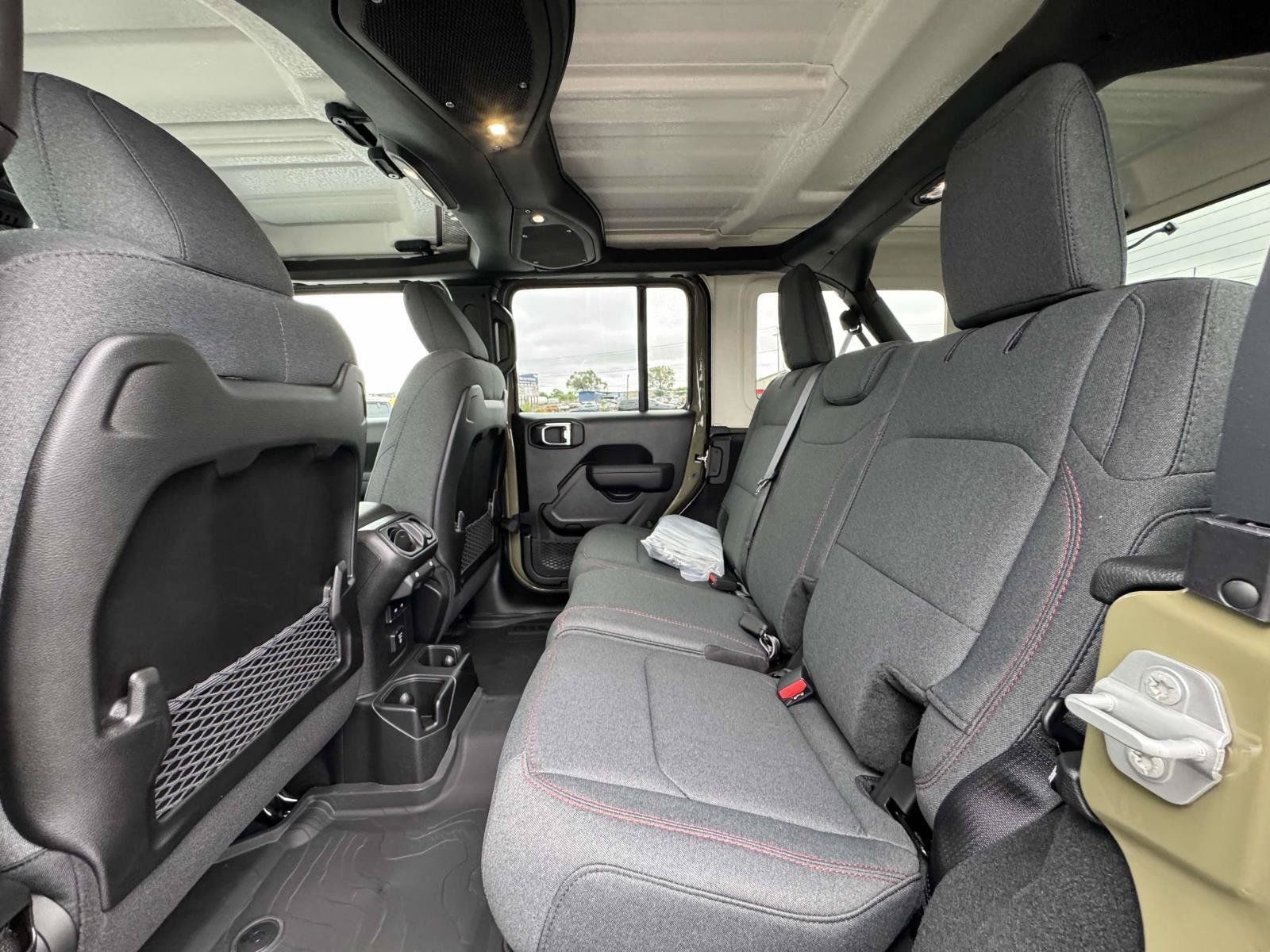 New 2025 Jeep Wrangler Unlimited Rubicon w/ Convenience Group AWD/4WD image 17