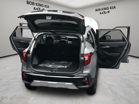 New 2026 Kia Seltos S FWD image 18