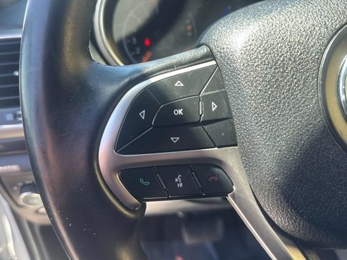 Used 2018 Jeep Grand Cherokee Altitude RWD image 26