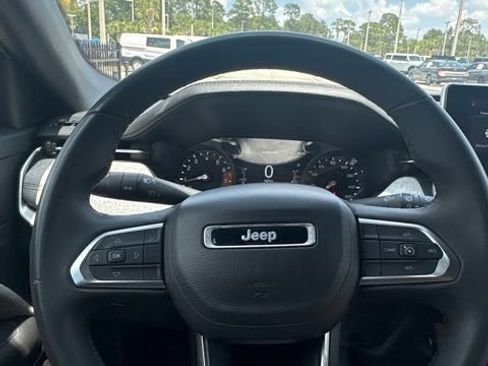 Used 2024 Jeep Compass Latitude AWD/4WD image 16