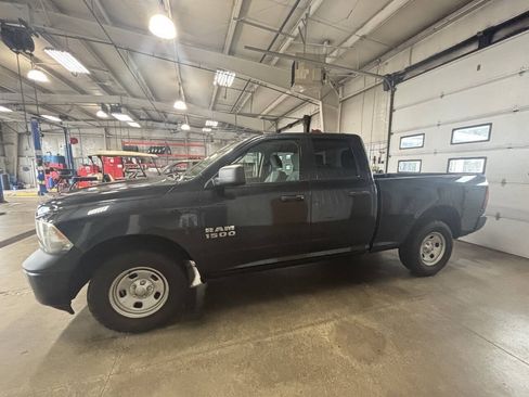 Used 2017 RAM 1500 Express AWD/4WD image 1