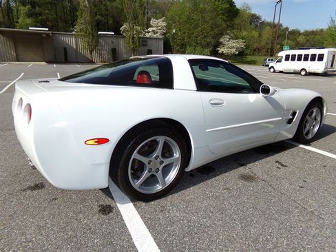 Used 2000 Chevrolet Corvette Coupe w/ Roof Pkg RWD image 6