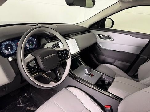 Used 2025 Land Rover Range Rover Velar S image 32