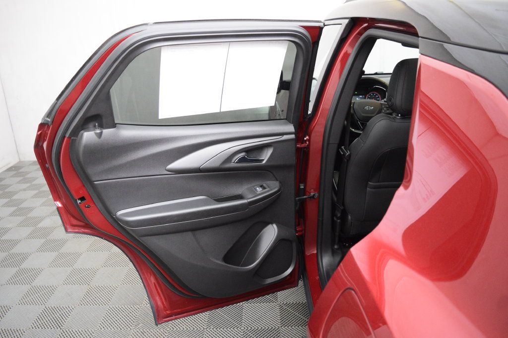 Used 2021 Chevrolet TrailBlazer RS w/ Sun and Liftgate Package AWD/4WD image 11