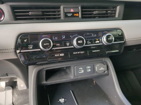 Used 2024 Honda Pilot Touring image 29