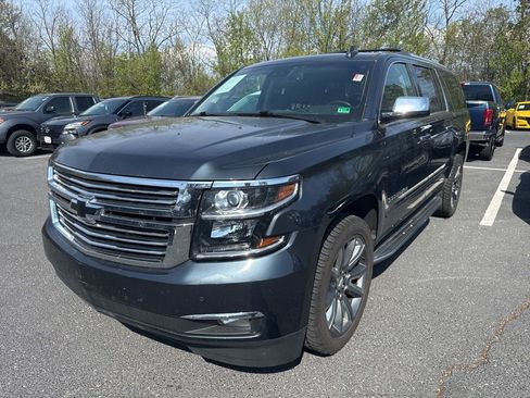 Used 2020 Chevrolet Suburban Premier image 2