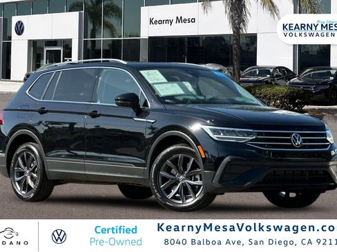 Used 2023 Volkswagen Tiguan SE w/ Panoramic Sunroof Package FWD image 1