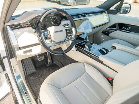 New 2025 Land Rover Range Rover Long Wheelbase SE image 11