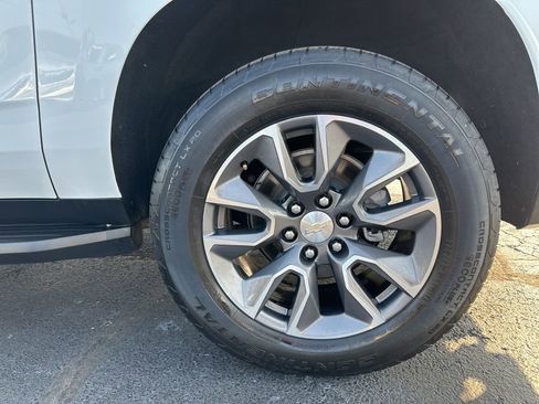 Used 2022 Chevrolet Suburban LT w/ Luxury Package image 33